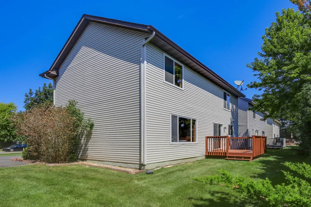 1676 Philipp Way Shakopee, MN 55379