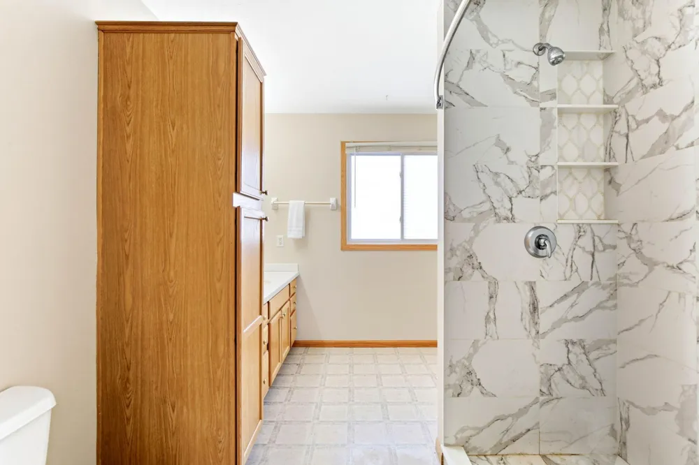 1676 Philipp Way Shakopee, MN 55379