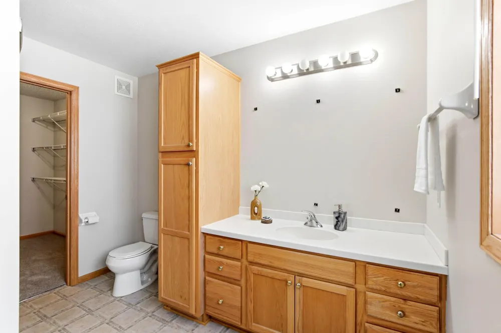 1676 Philipp Way Shakopee, MN 55379