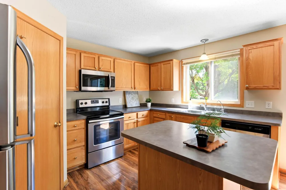 1676 Philipp Way Shakopee, MN 55379