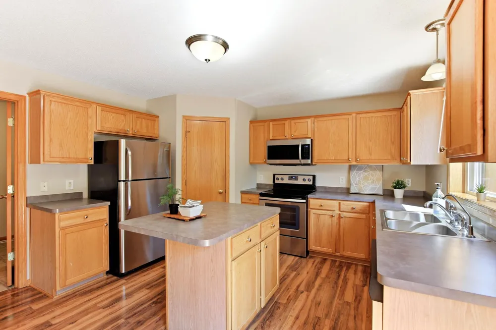 1676 Philipp Way Shakopee, MN 55379