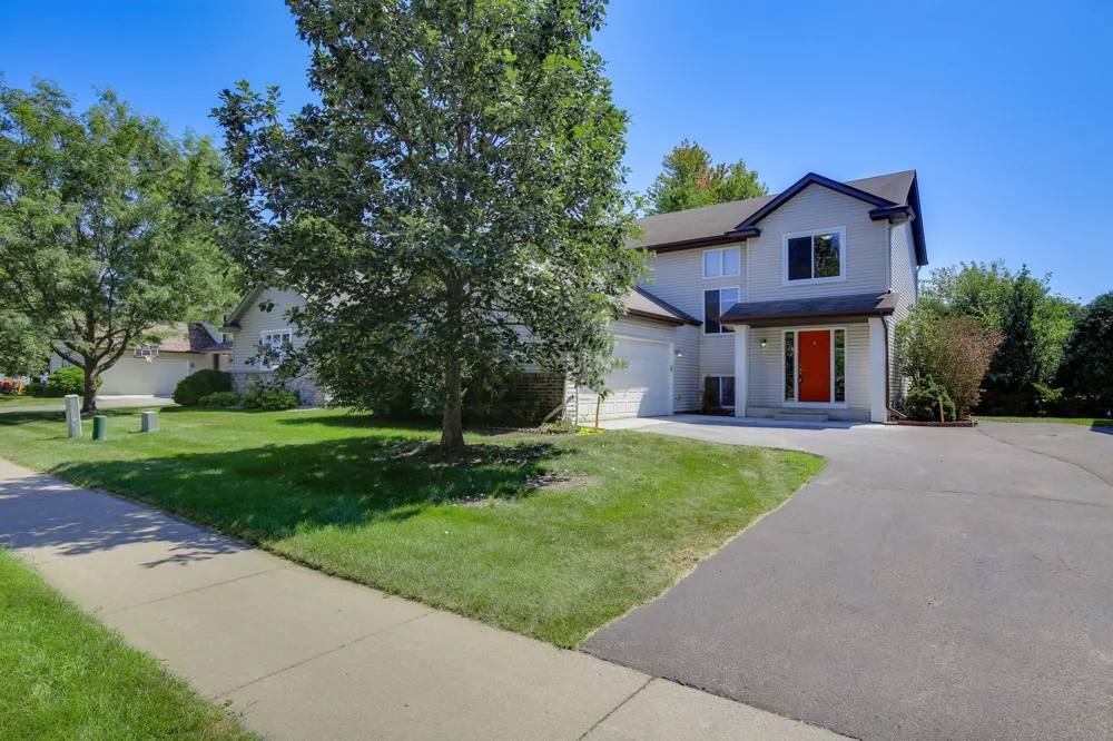 1676 Philipp Way Shakopee, MN 55379