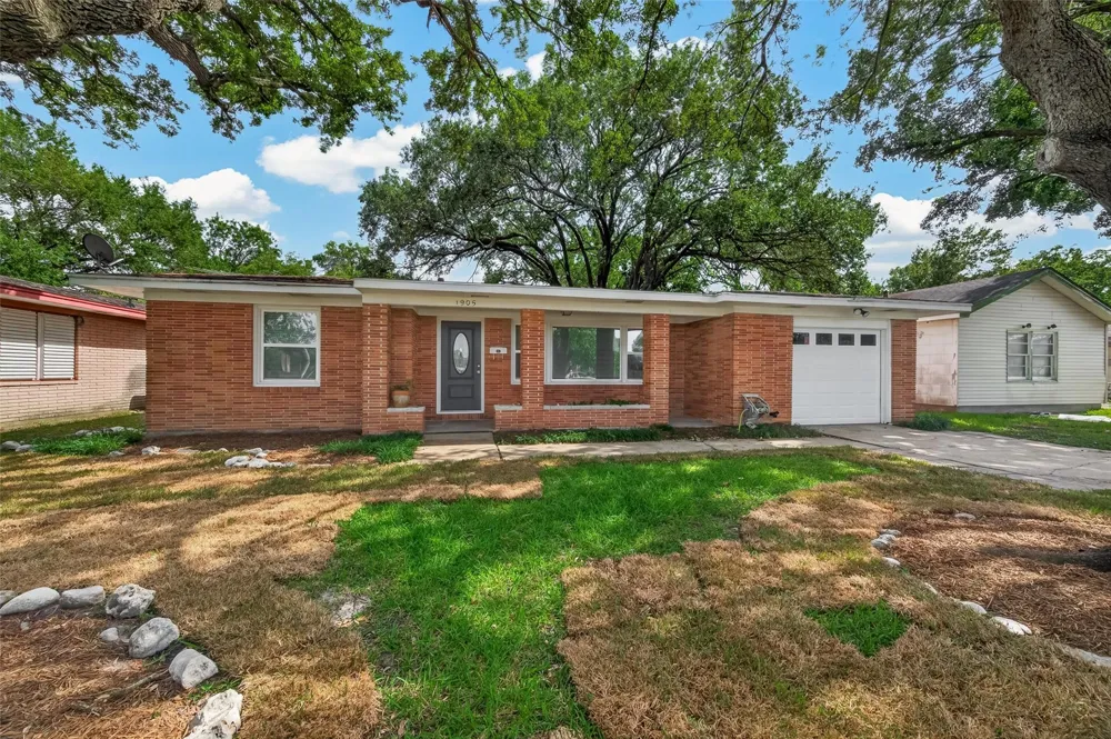 1905 5th Avenue Texas City, TX 77590