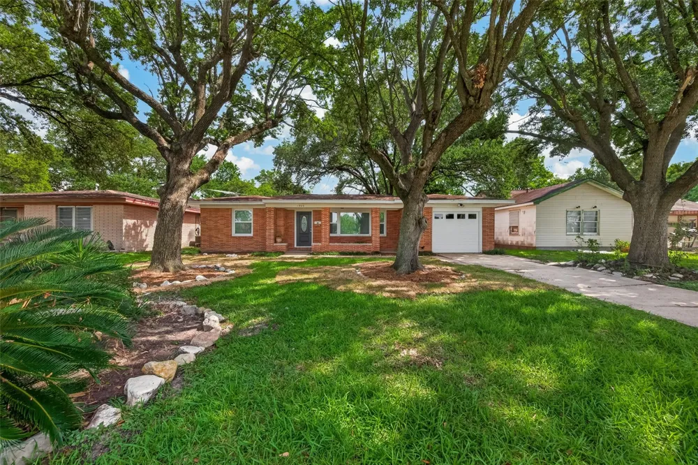 1905 5th Avenue Texas City, TX 77590