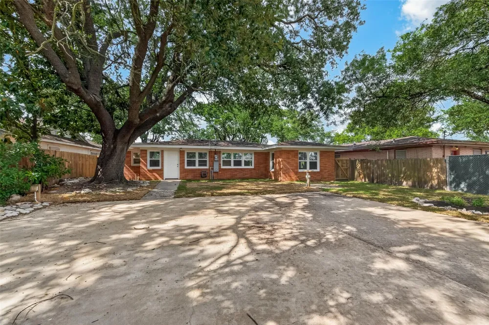 1905 5th Avenue Texas City, TX 77590