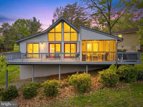 196 THE WOODS RD