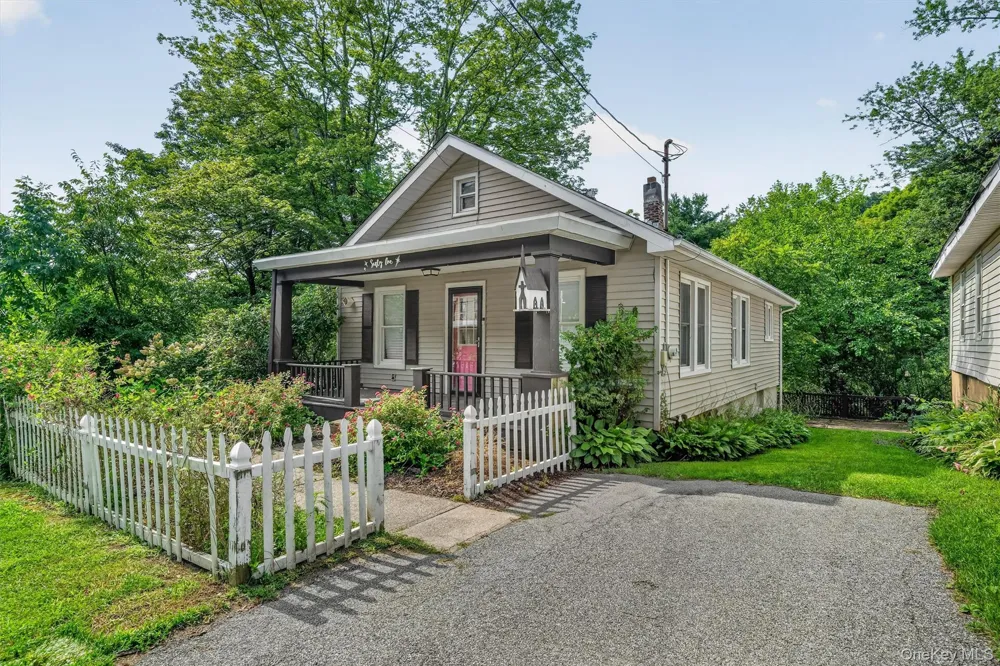 61 Main Street Unionville, NY 10988