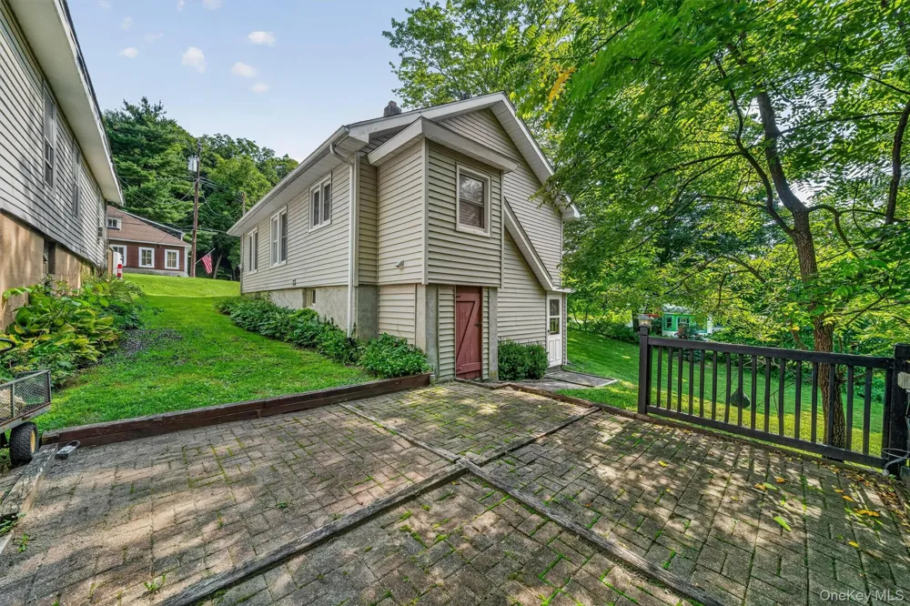 61 Main Street Unionville, NY 10988