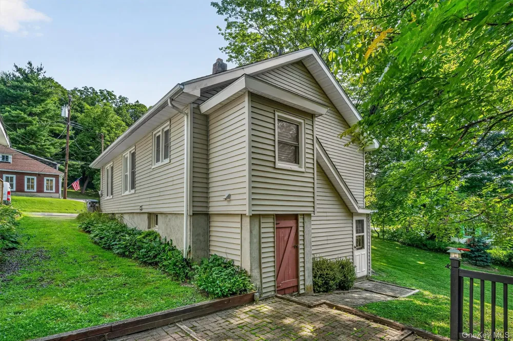 61 Main Street Unionville, NY 10988