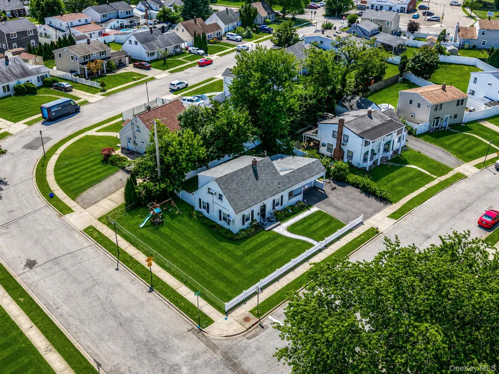 126 Cotton Lane Levittown, NY 11756