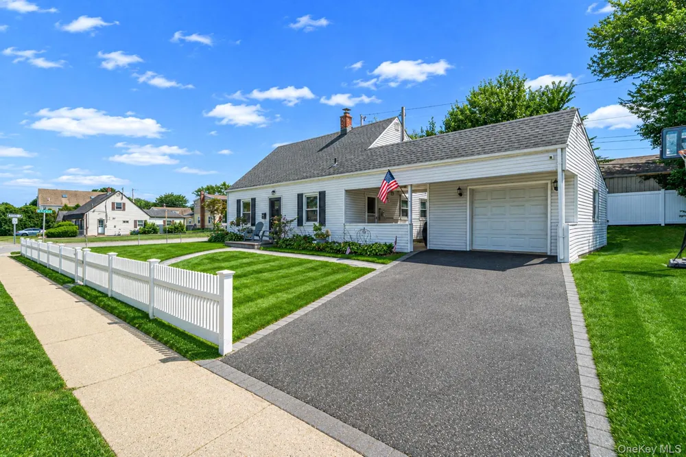 126 Cotton Lane Levittown, NY 11756