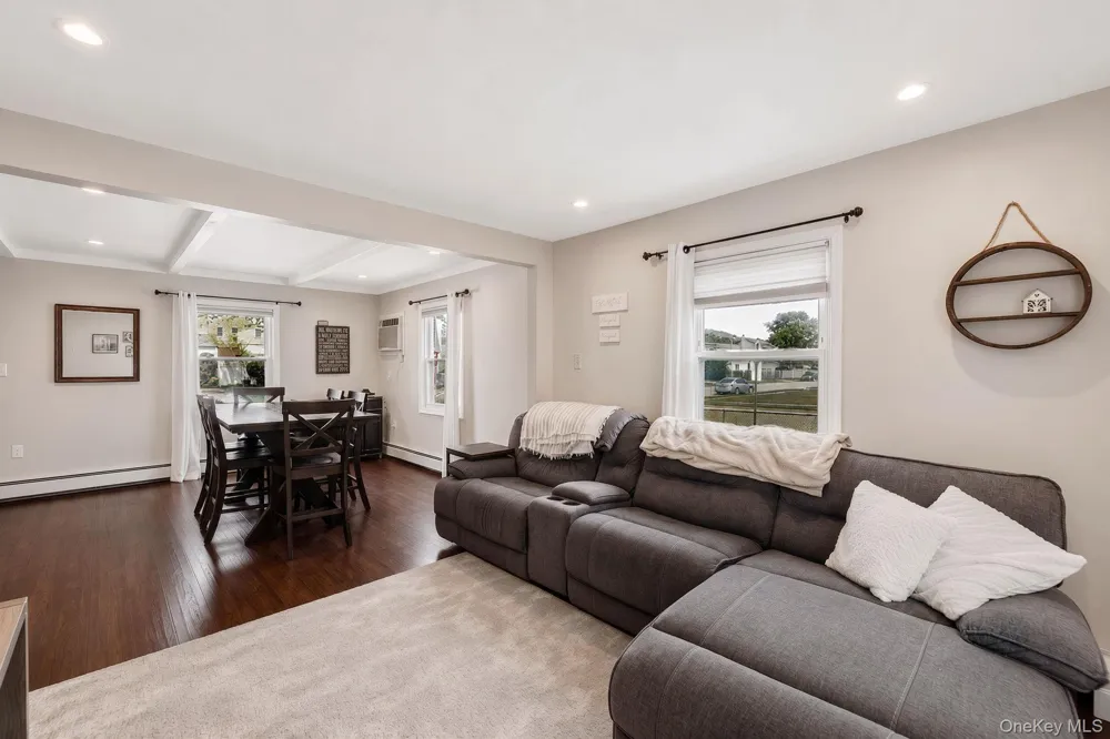 126 Cotton Lane Levittown, NY 11756