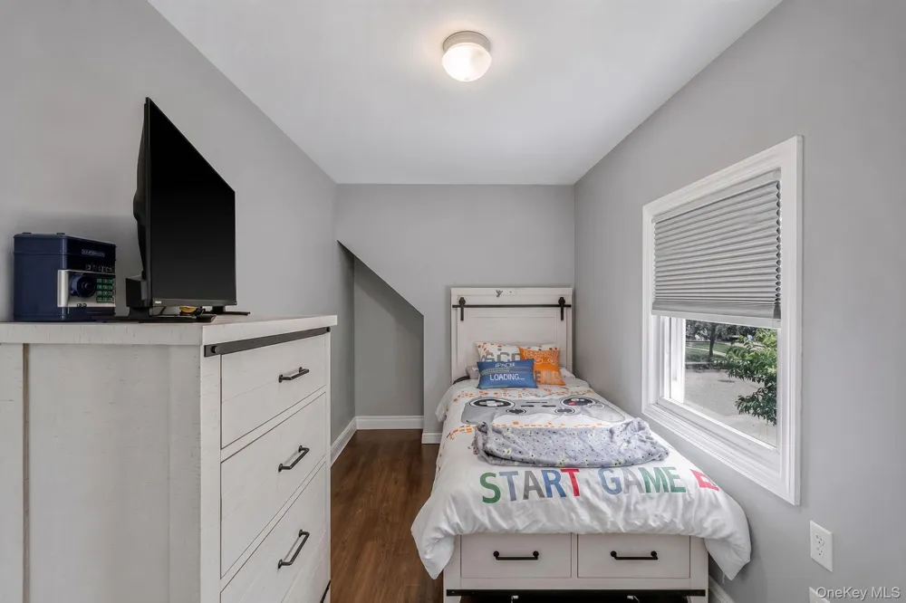 126 Cotton Lane Levittown, NY 11756
