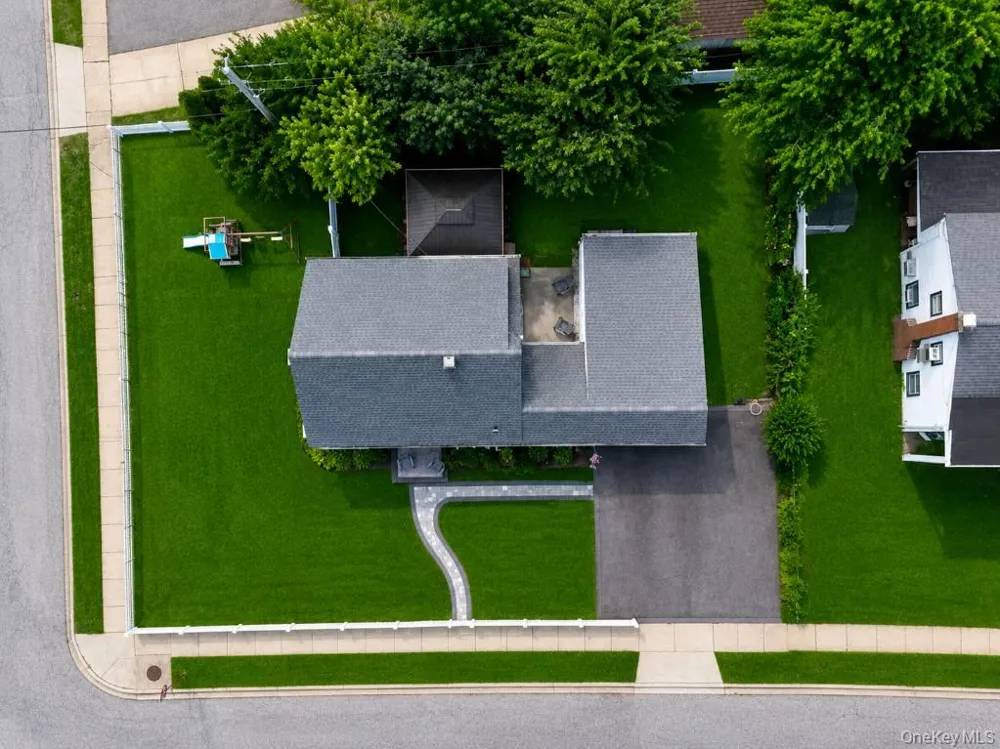 126 Cotton Lane Levittown, NY 11756