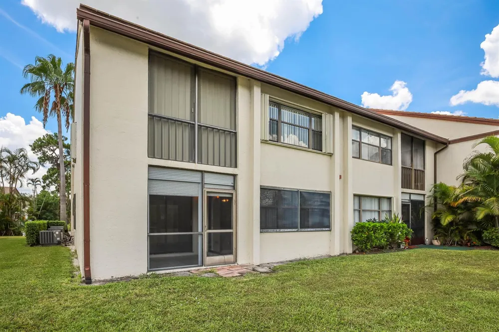 7593 TAHITI LANE #106 Lake Worth, FL 33467
