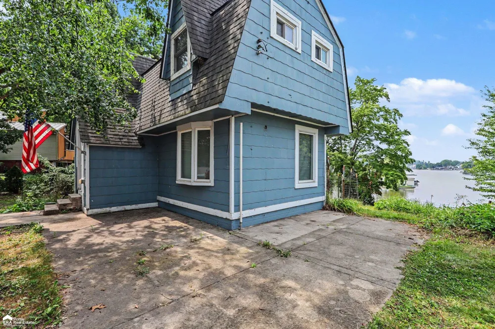546 Bellevue Avenue Orion Charter Township, MI 48362