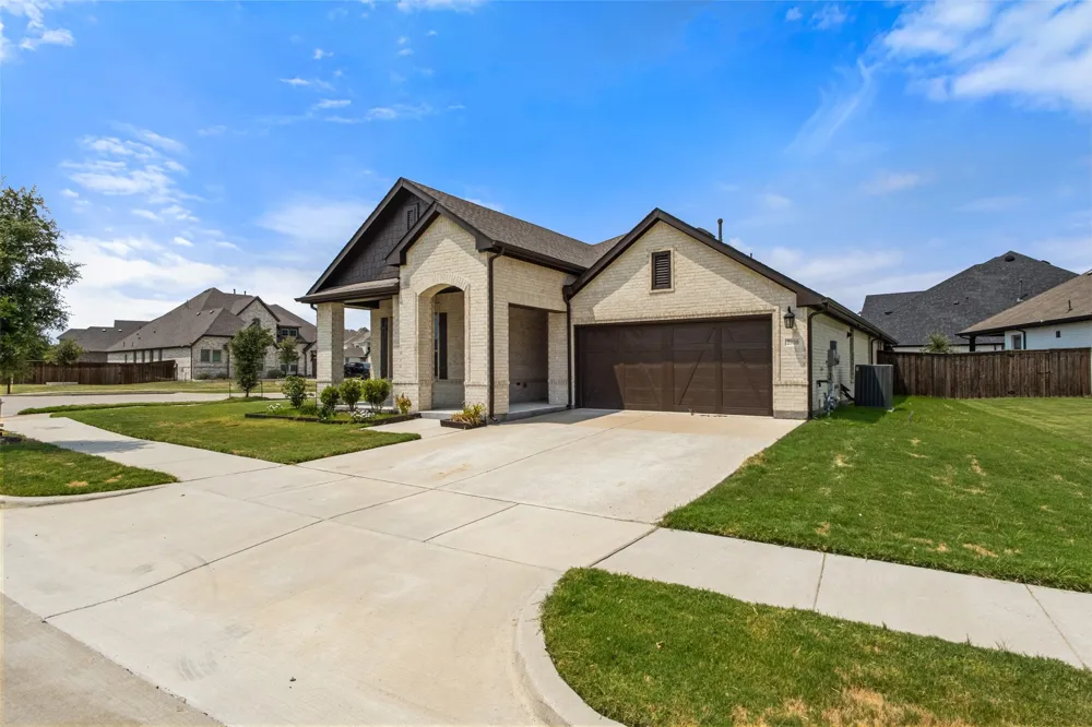 2900 Bluff Creek Drive Mansfield, TX 76063