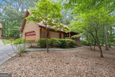 2932 Village DR