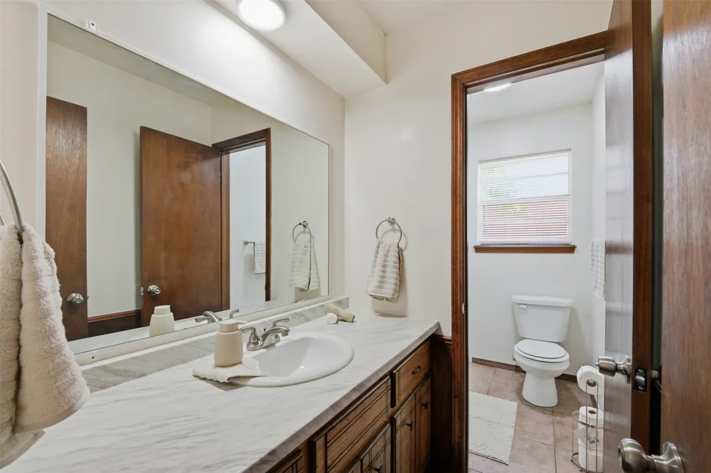 926 Charles Ada, OK 74820