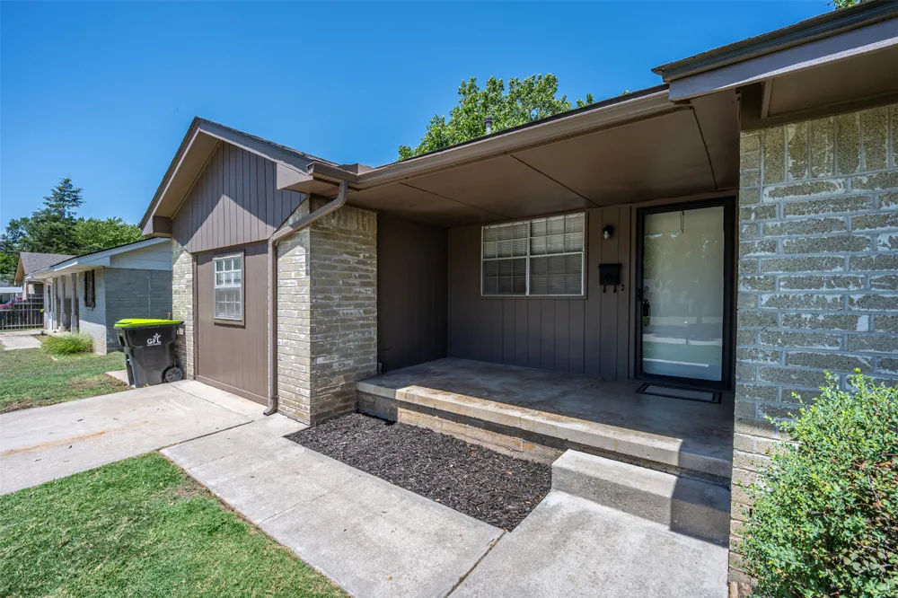 926 Charles Ada, OK 74820