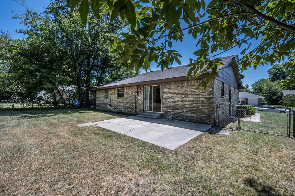 926 Charles Ada, OK 74820