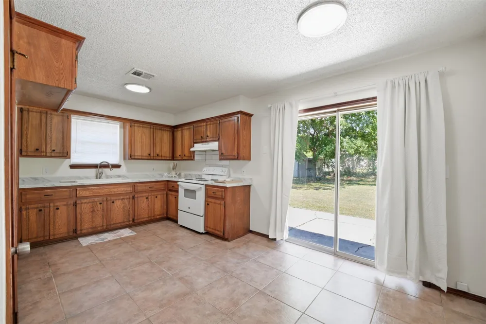 926 Charles Ada, OK 74820