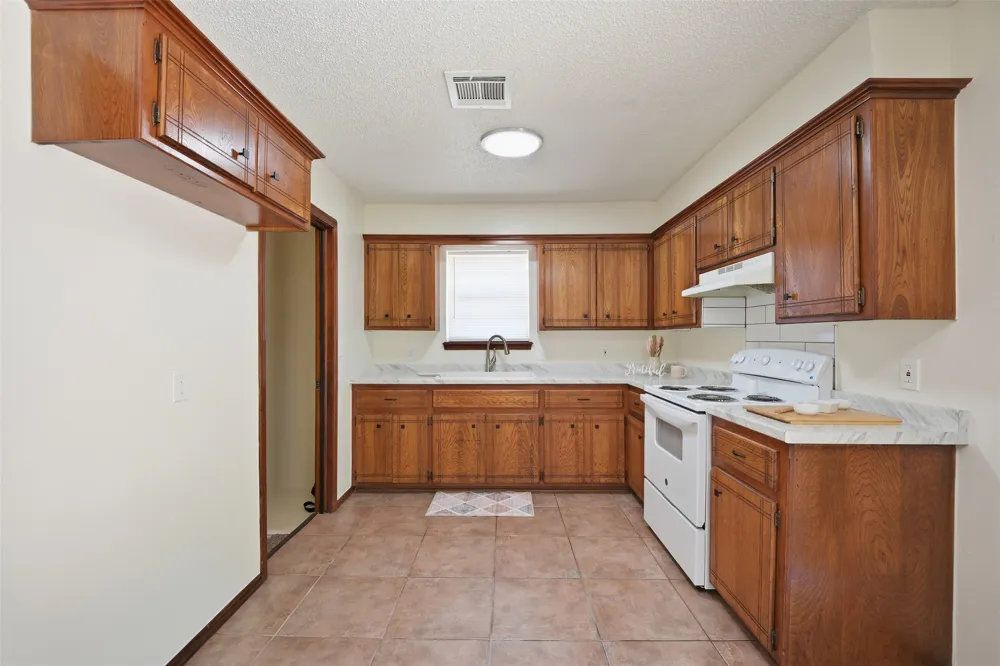 926 Charles Ada, OK 74820