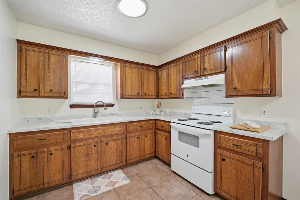 926 Charles Ada, OK 74820