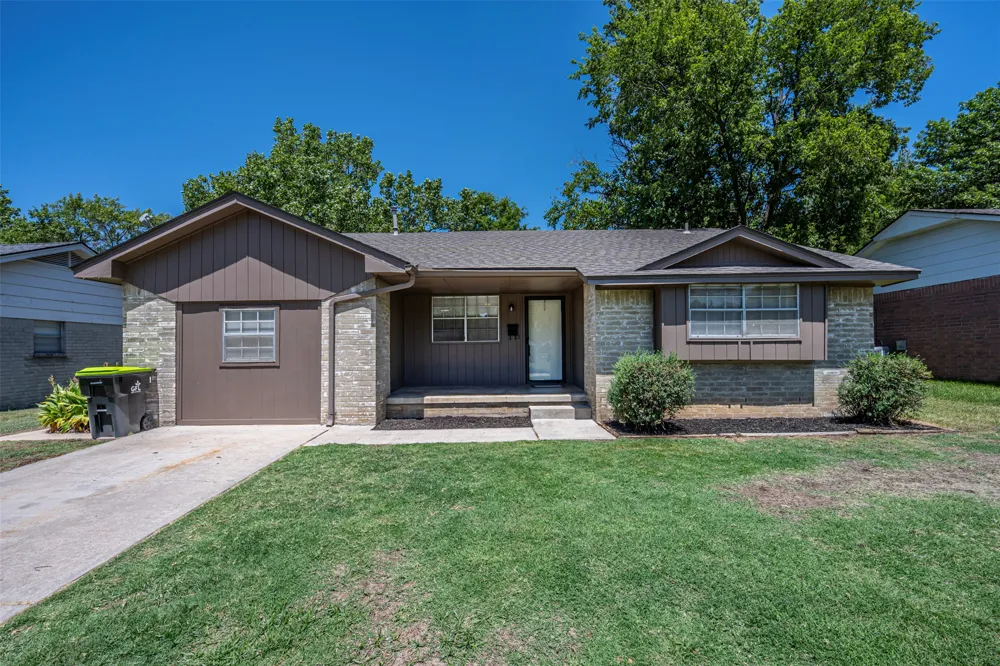 926 Charles Ada, OK 74820