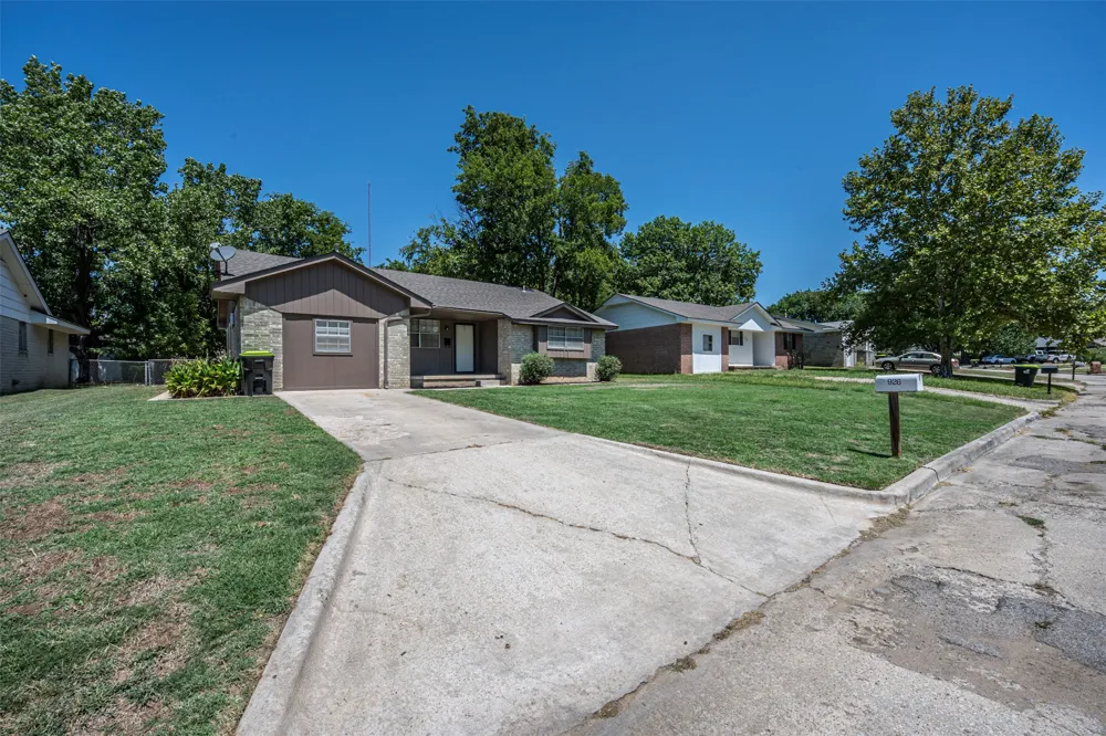 926 Charles Ada, OK 74820