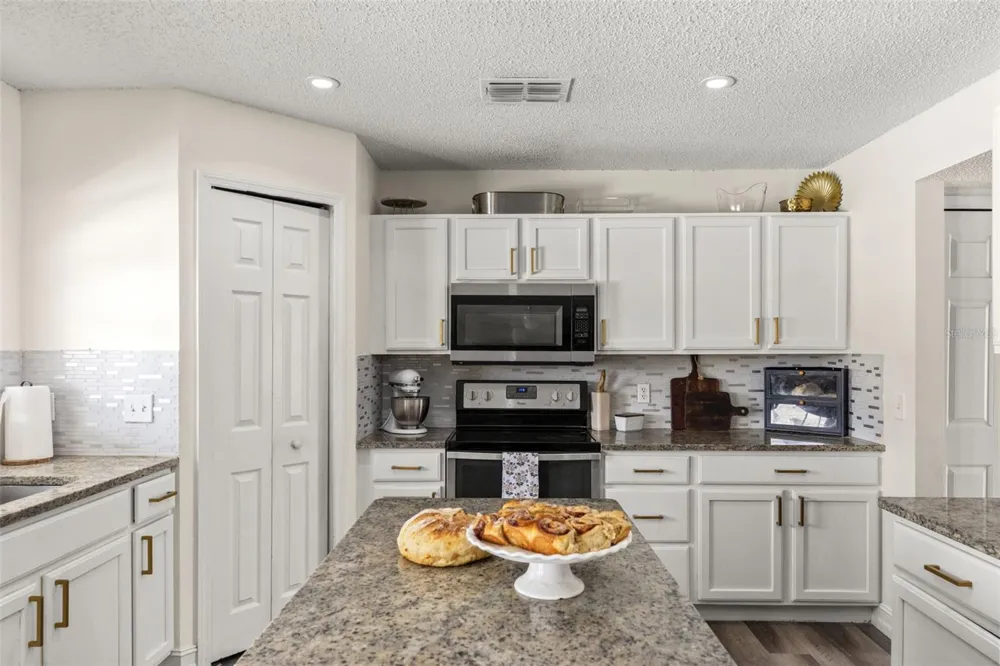 2253 WHITEWOOD AVENUE Spring Hill, FL 34609