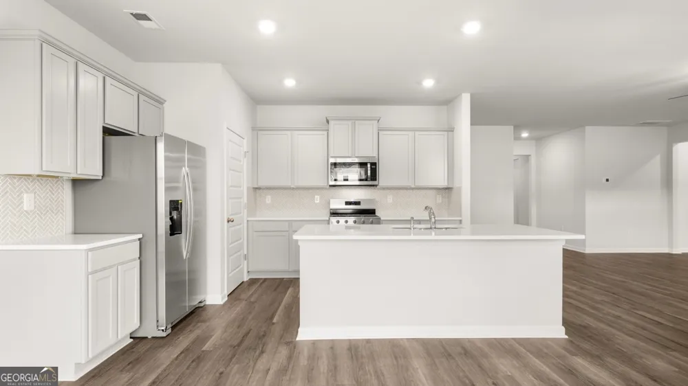 254 Defilippe DR Statham, GA 30666