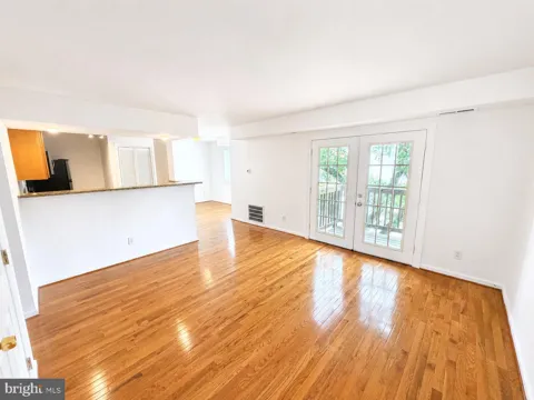 2514 MARKHAM LANE #3