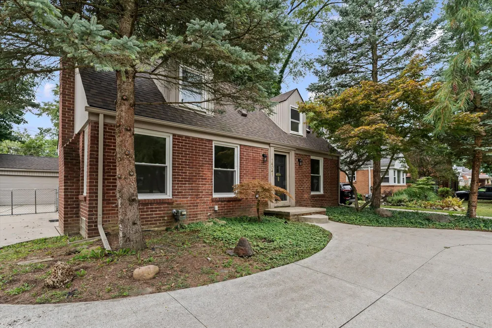 14041 Vernon Street Oak Park, MI 48237