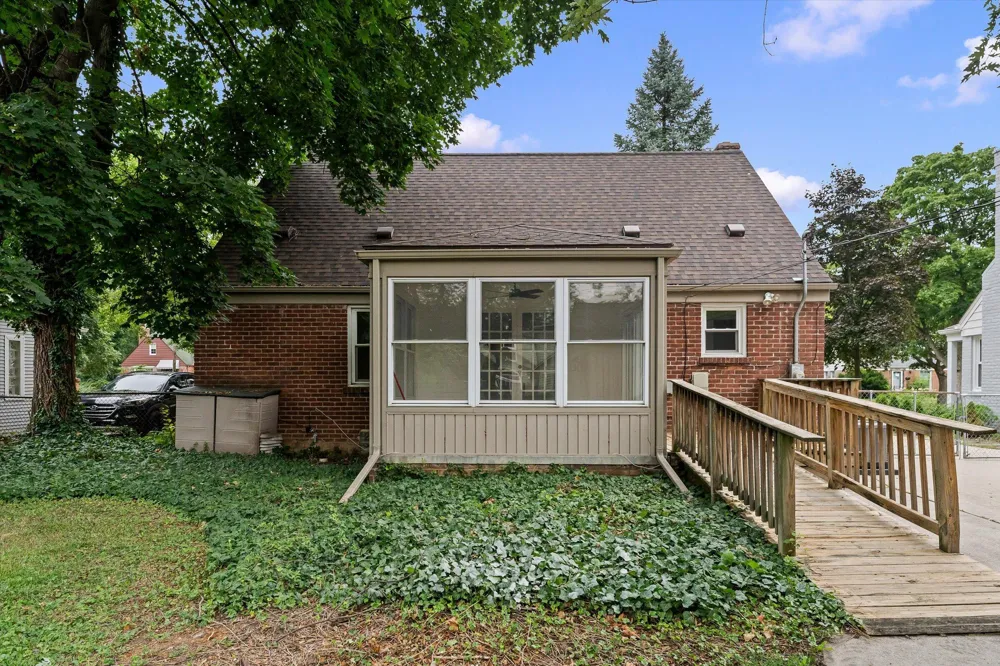 14041 Vernon Street Oak Park, MI 48237