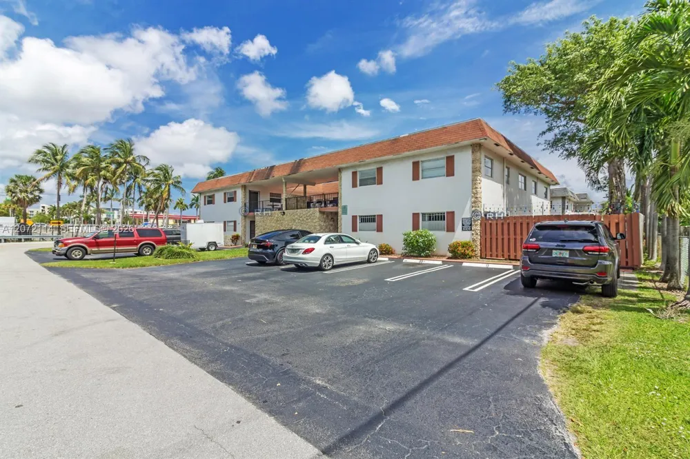 344 SW 1st St #6 Pompano Beach, FL 33060