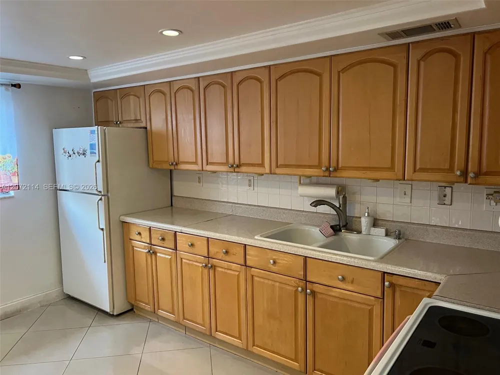 344 SW 1st St #6 Pompano Beach, FL 33060