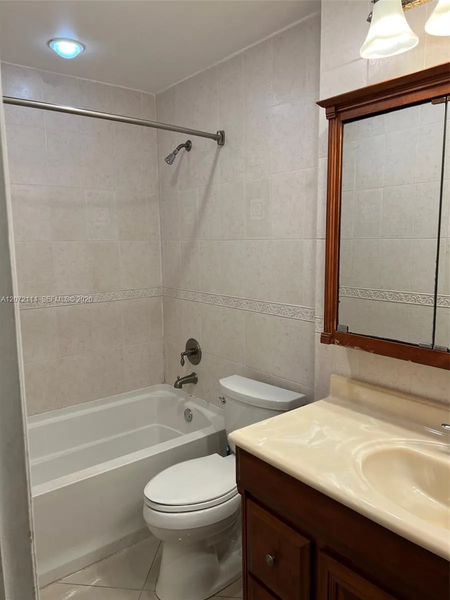 344 SW 1st St #6 Pompano Beach, FL 33060