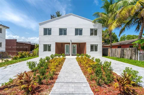 1627 NW 40th St