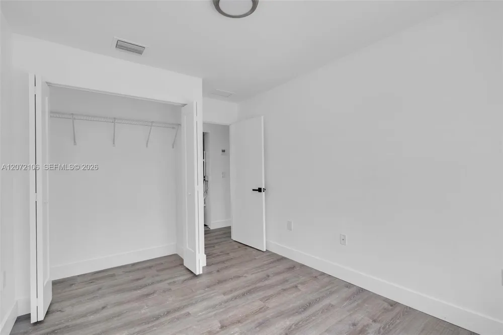 1627 NW 40th St Miami, FL 33142