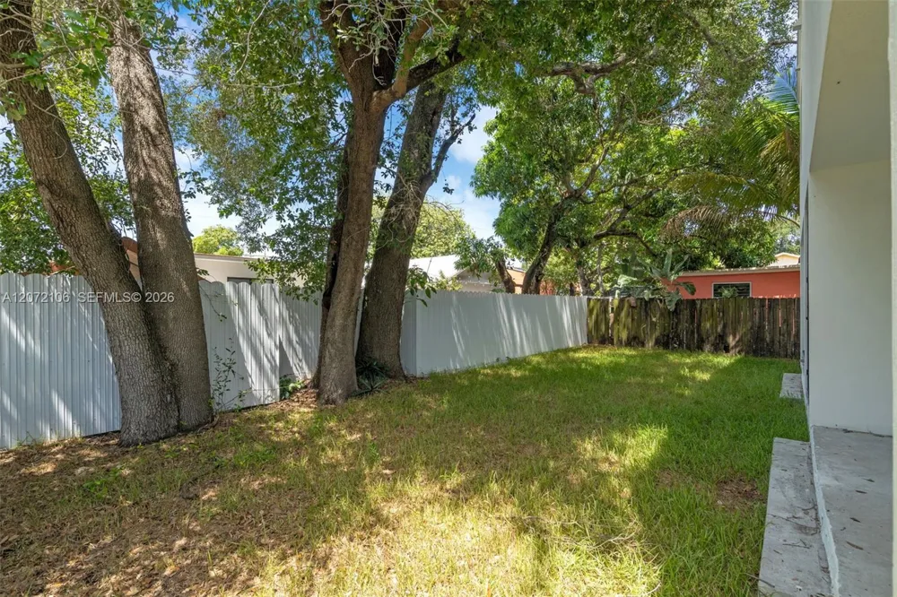 1627 NW 40th St Miami, FL 33142