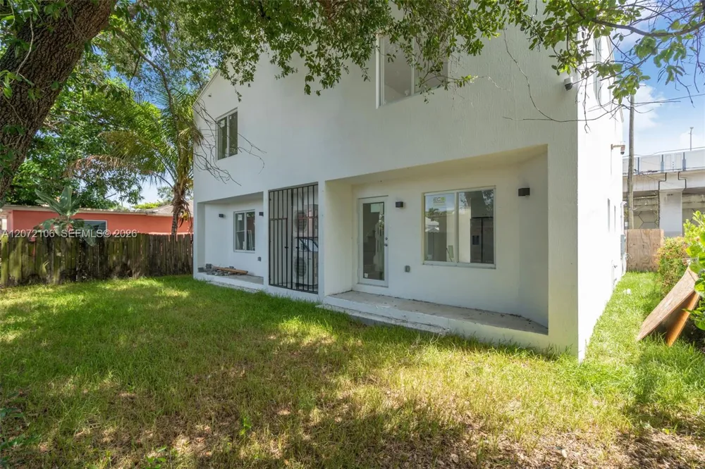 1627 NW 40th St Miami, FL 33142