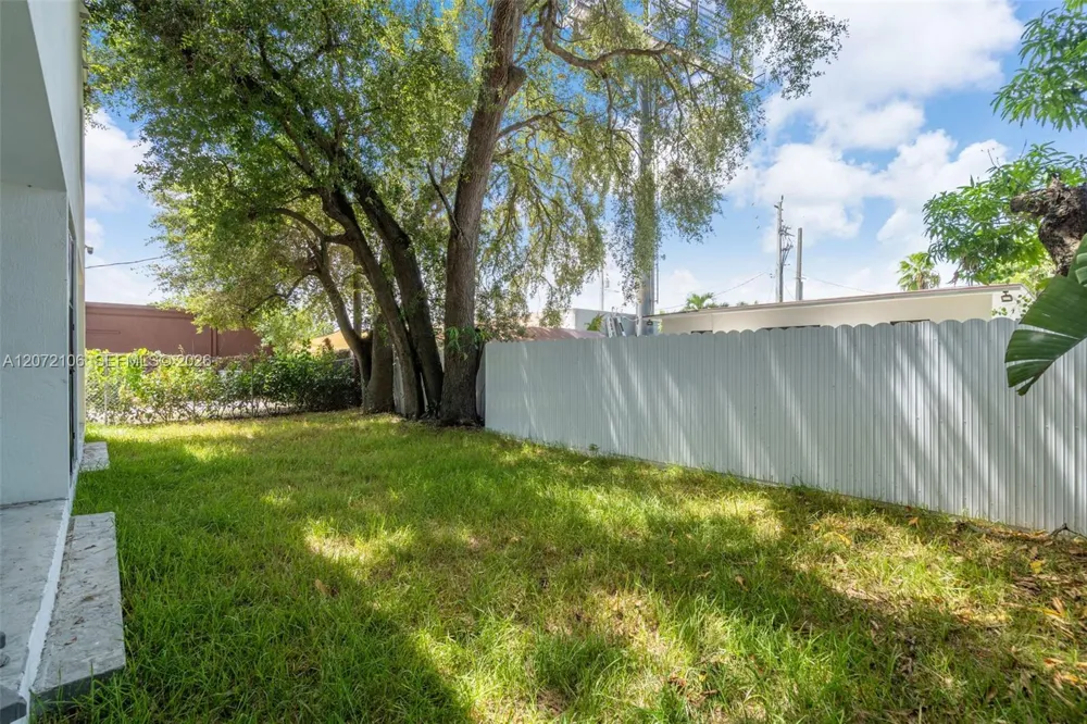 1627 NW 40th St Miami, FL 33142