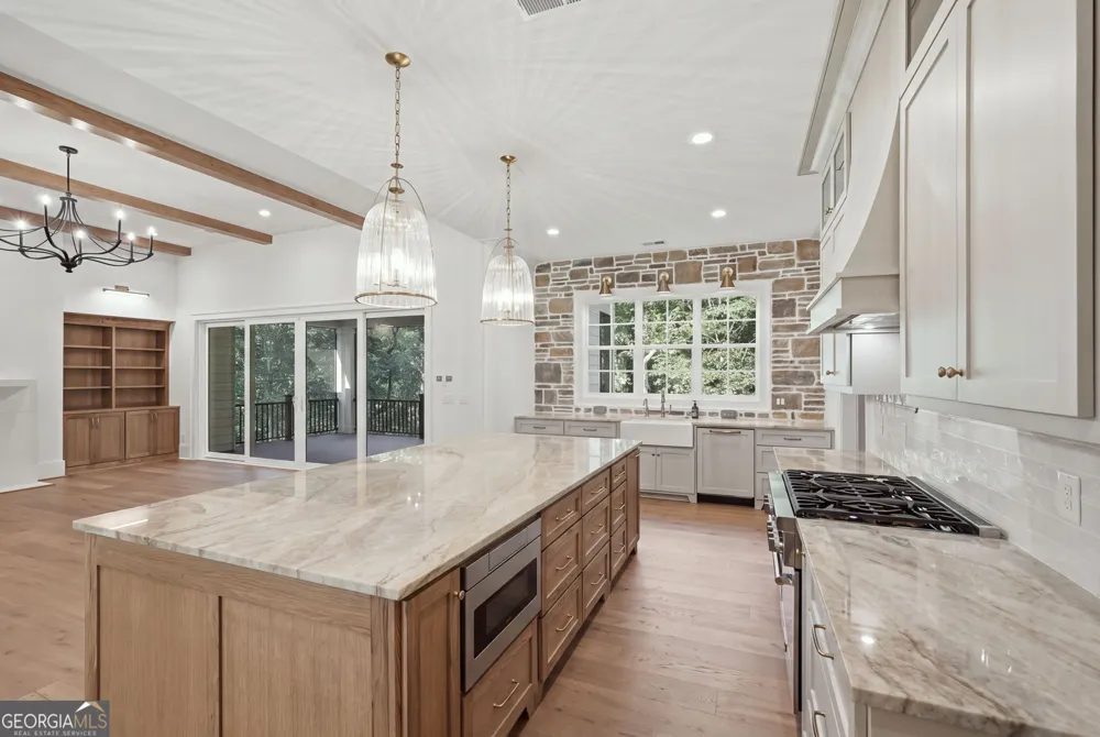 82 Ridgetop CT Dawsonville, GA 30534