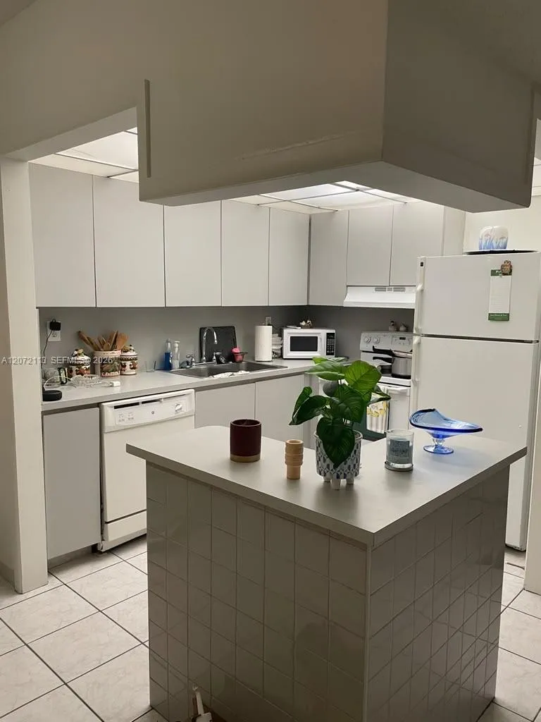250 181st Dr #111 Sunny Isles Beach, FL 33160