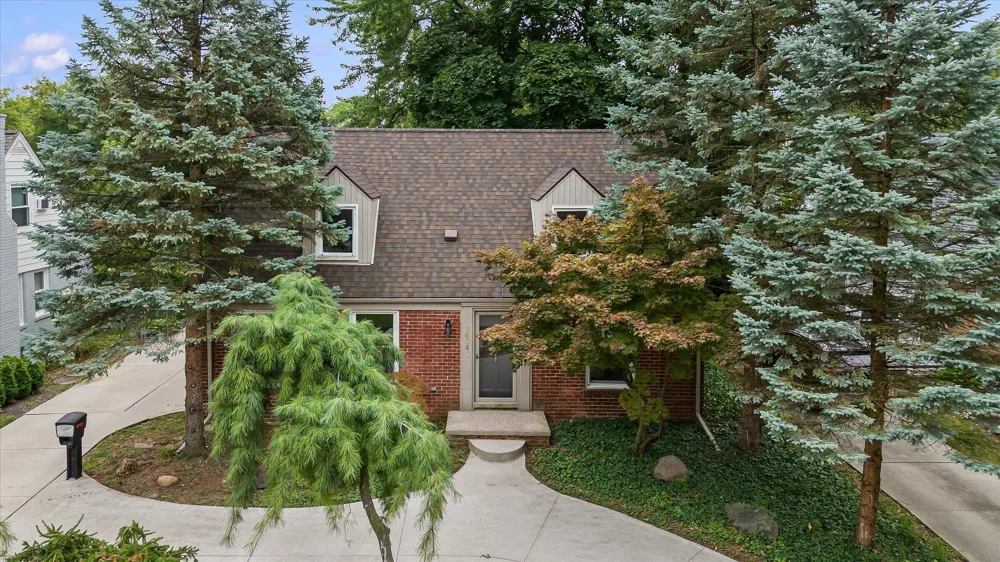 14041 Vernon Street Oak Park City, MI 48237