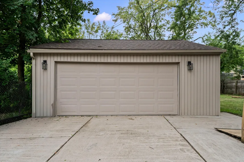 14041 Vernon Street Oak Park City, MI 48237