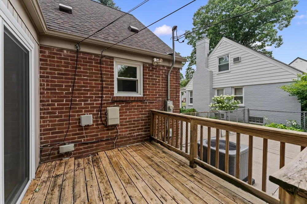 14041 Vernon Street Oak Park City, MI 48237