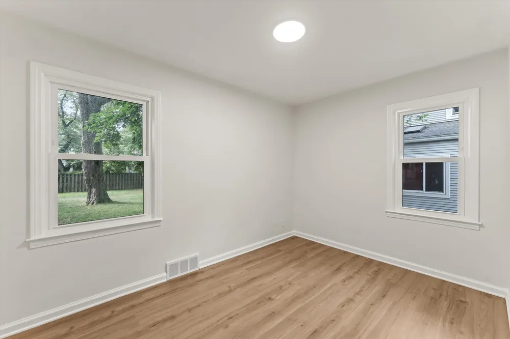 14041 Vernon Street Oak Park City, MI 48237