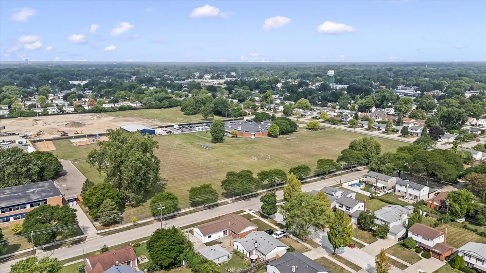 14041 Vernon Street Oak Park City, MI 48237